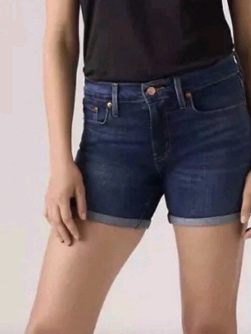 Levis Strauss Signature Womens Mid Length Cuffed Denim Shorts Size 4/W27